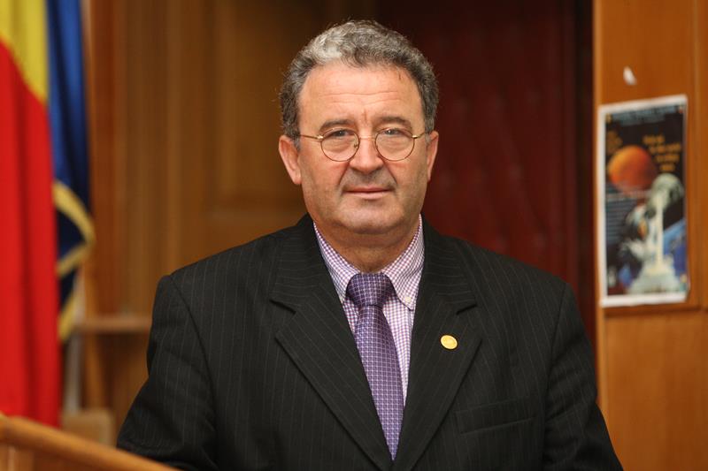 Prof. Dr. Vasile Nicoară — Directorul Colegiului Național „Mircea cel Bătrân”
